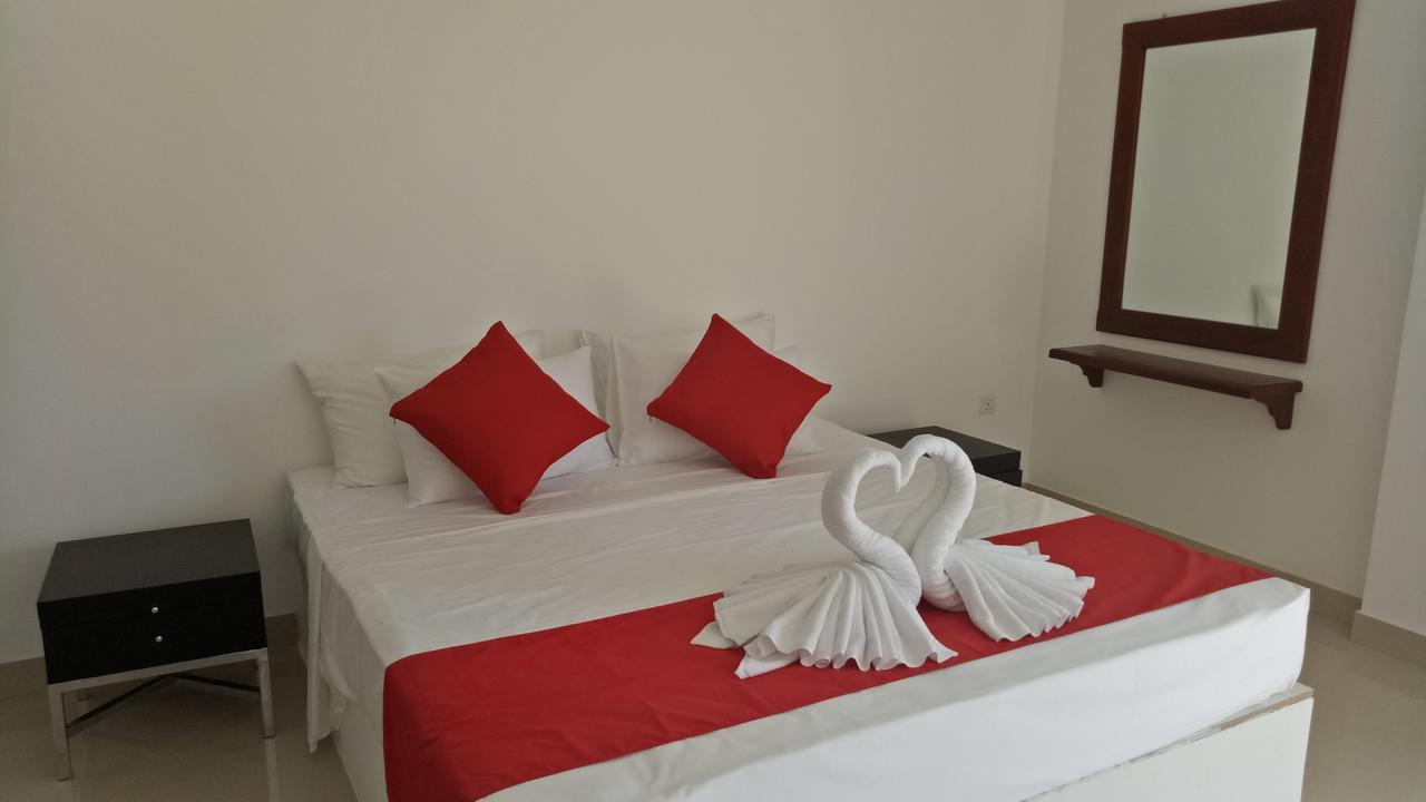 Grand Riverine Bed and Breakfast Kotugoda Exterior foto