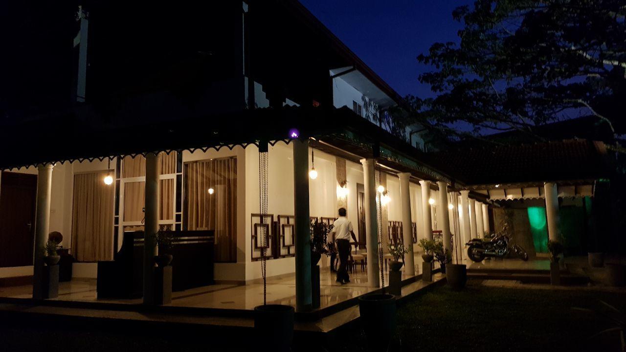 Grand Riverine Bed and Breakfast Kotugoda Exterior foto